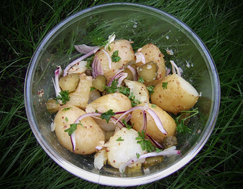 Csemege uborkás krumplisaláta