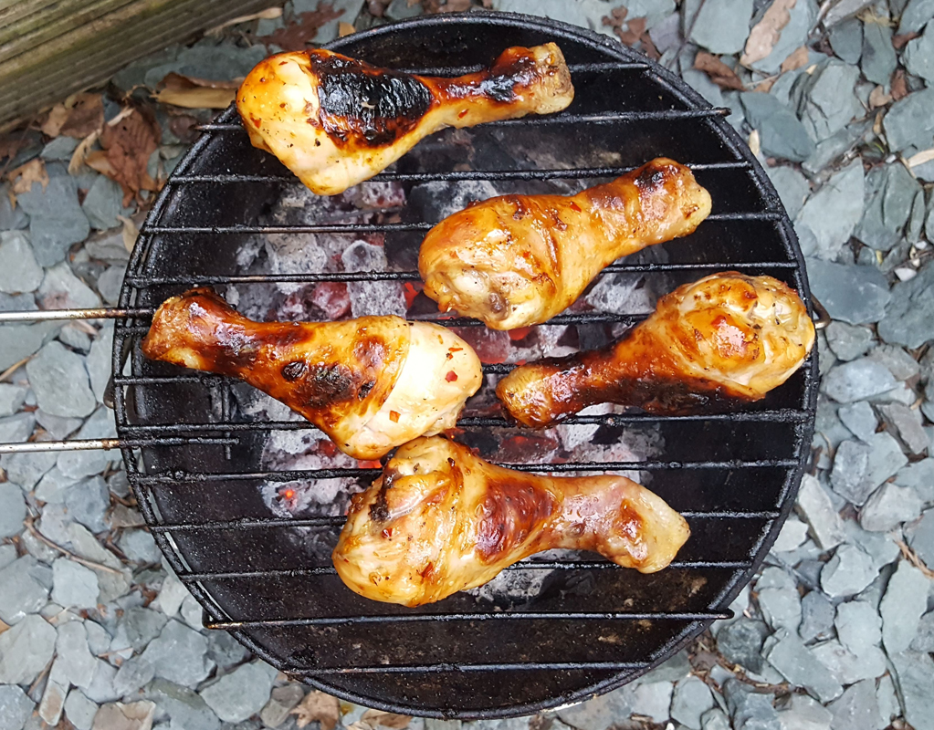 Édes-chilis grillezett csirkecombok