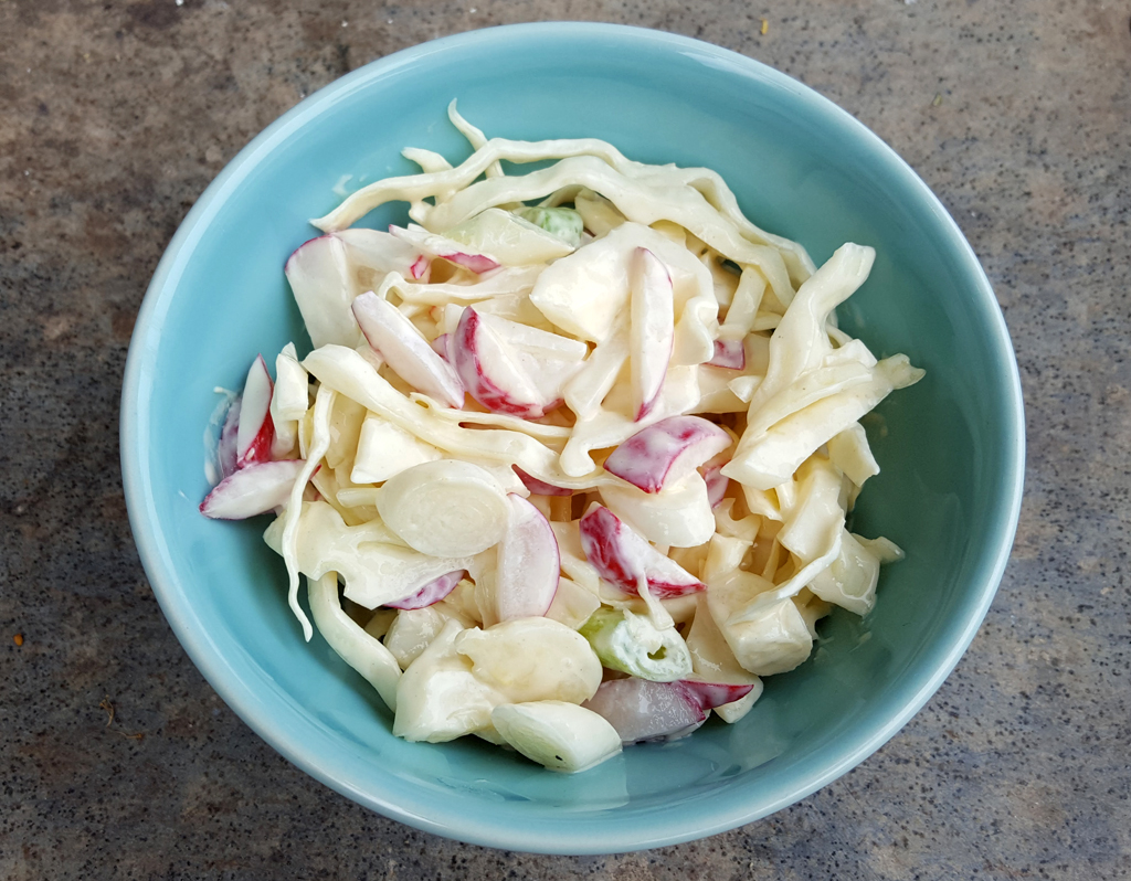 Joghurtos káposzta és retek saláta