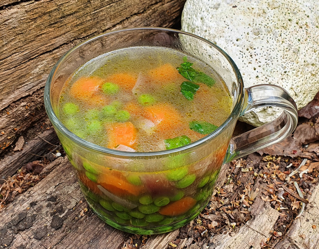 Mentás zöldborsó és sárgarépa leves