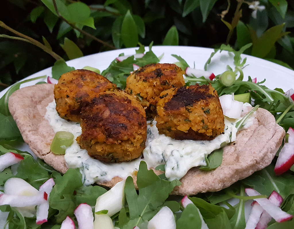 Pikáns cukkinis falafel