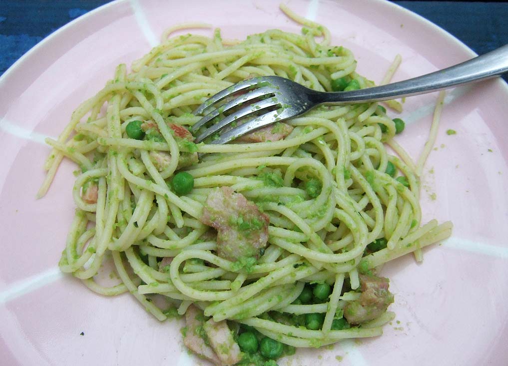 Zöldborsós spagetti szalonnával